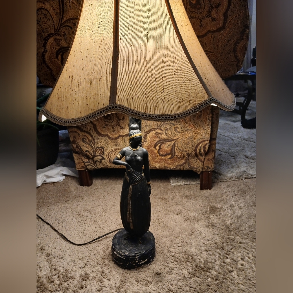 Vintage Chalkware  Figurine Lamp